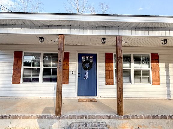 3rd image of 207 Lakewood Dr