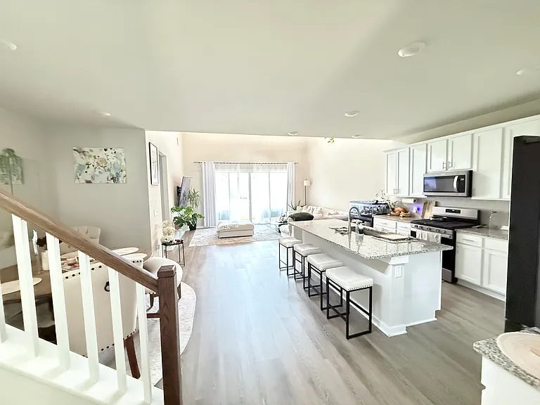 Open Space Living+Kitchen+Dining