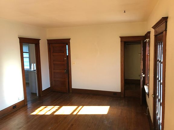 4th image of 99 Montrose Ave Frnt #