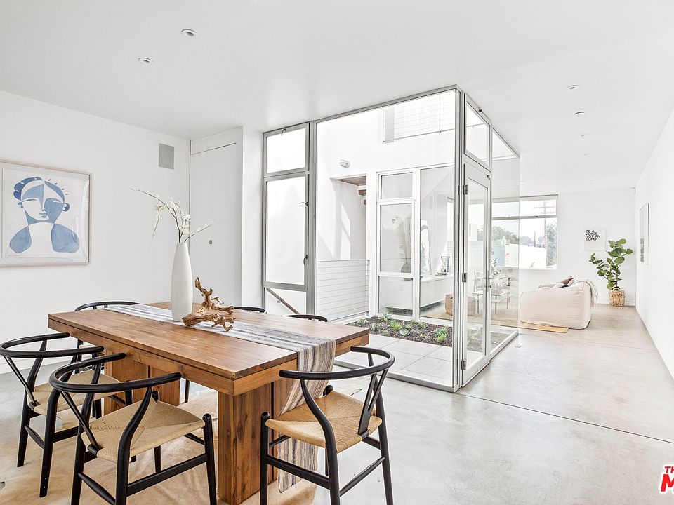 1st image of 1121 Abbot Kinney Blvd Ste D