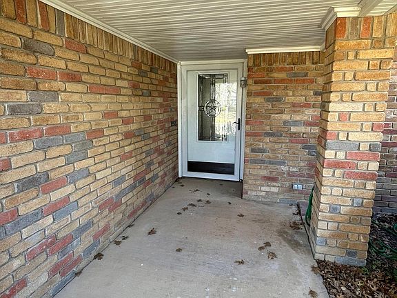 2nd image of 2120 Belmont Park Dr