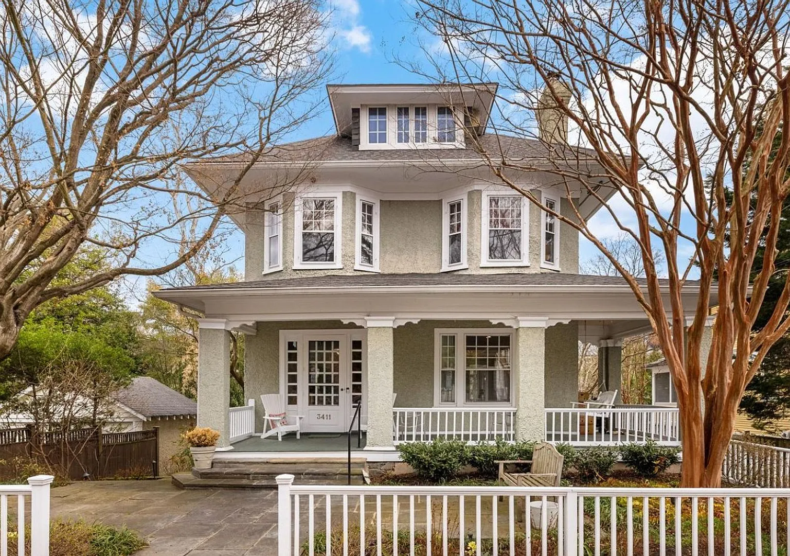 Cleveland Park Stunner - Walk to METRO — Photo 1