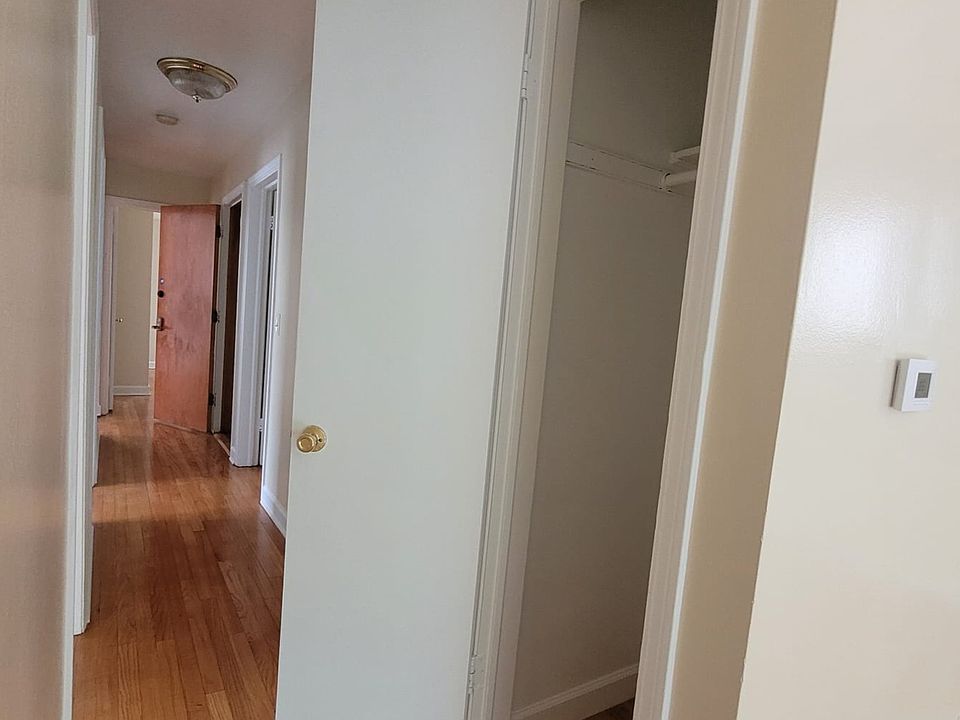 Aisle closet