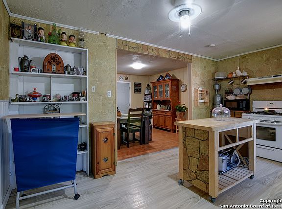 4th image of 206 Edgebrook Ln