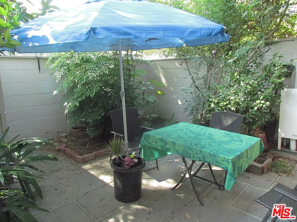 1 bed, 1.0 bath, 811 sqft, $2,700 — Photo 2