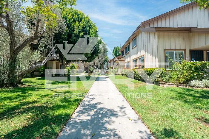 9781 Karmont Ave — Photo 34
