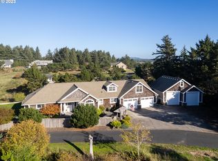 33097 Malarkey Ln, Warrenton, OR 97146