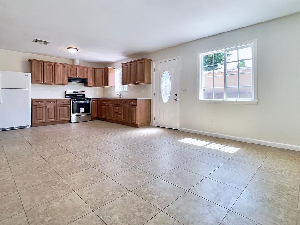 1st image of 7949 N Aura Ave