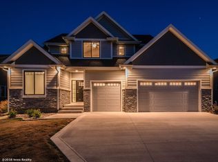 300 NE Coyote Dr, Waukee, IA 50263
