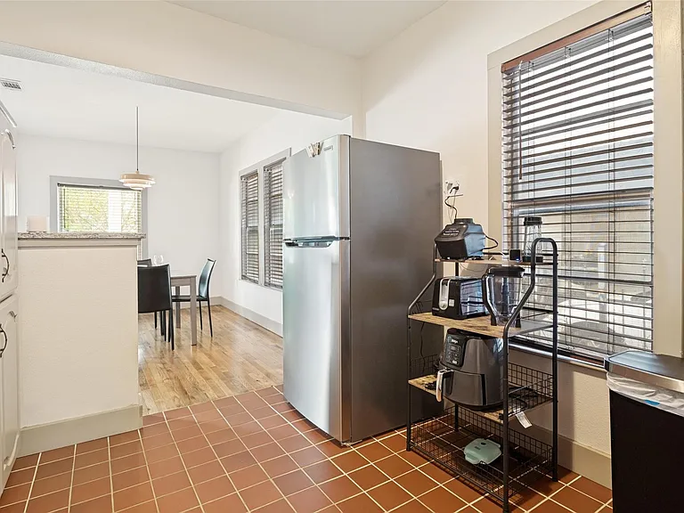 2723 Sharon St — Photo 12