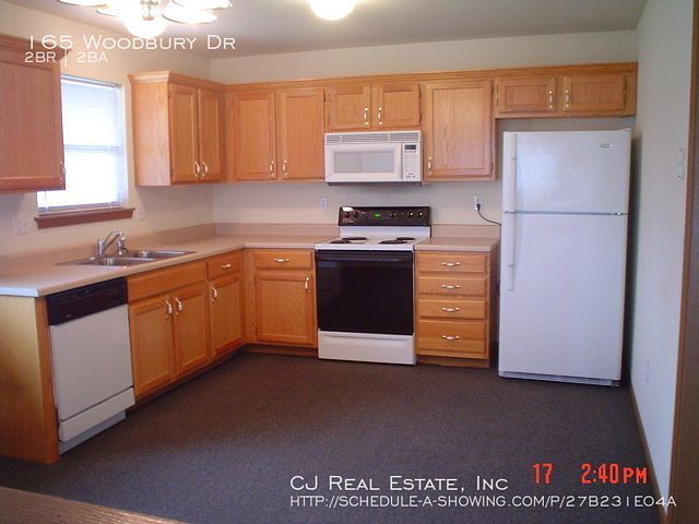2nd image of 165 NW Woodbury Dr