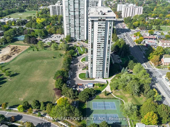 1555 Finch Ave E #3002, Toronto, ON M2J 4X9