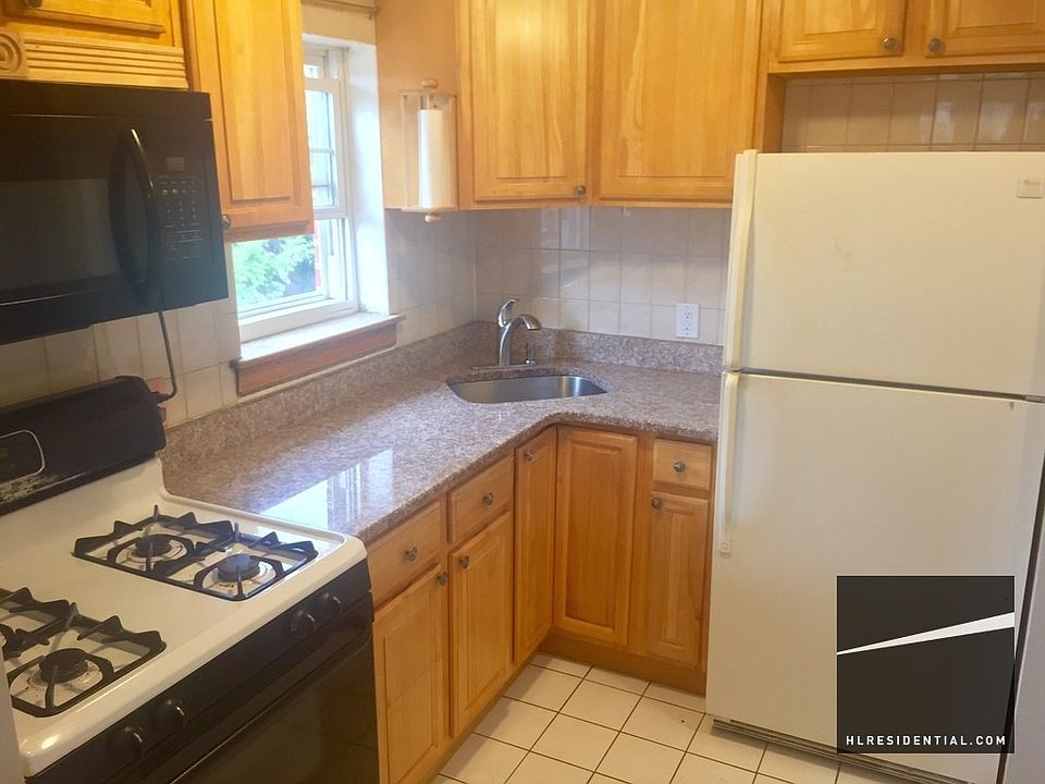 1st image of 1414 27th Ave #3R