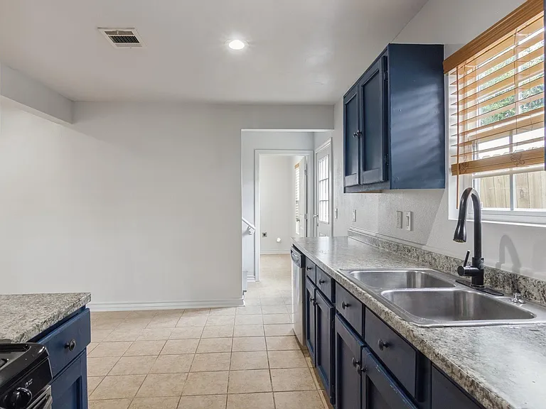 4505 Cochran St — Photo 7