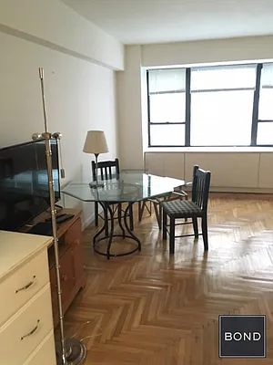 Rented by Bond New York | media 28