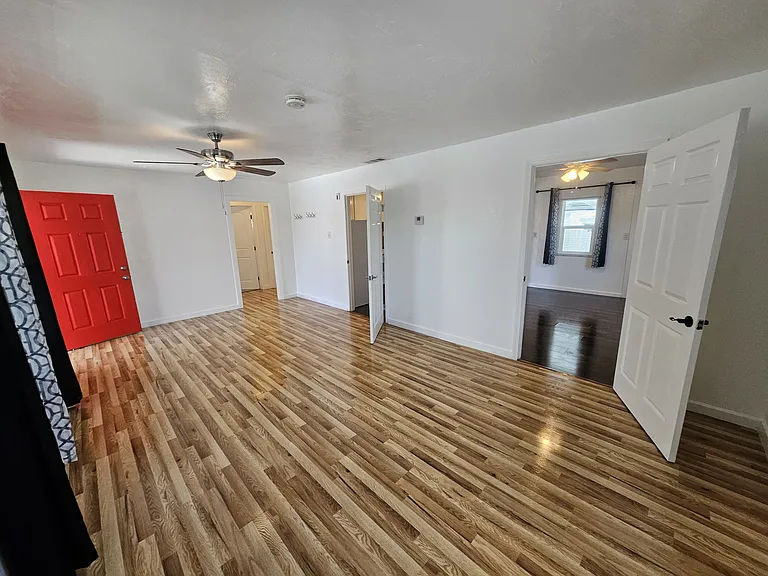 320 Locust Ave — Photo 10