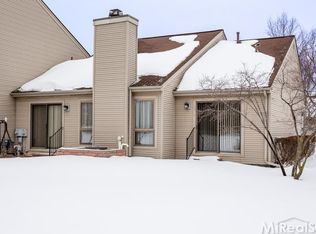 689 Charing Ct #36, Rochester, MI 48307