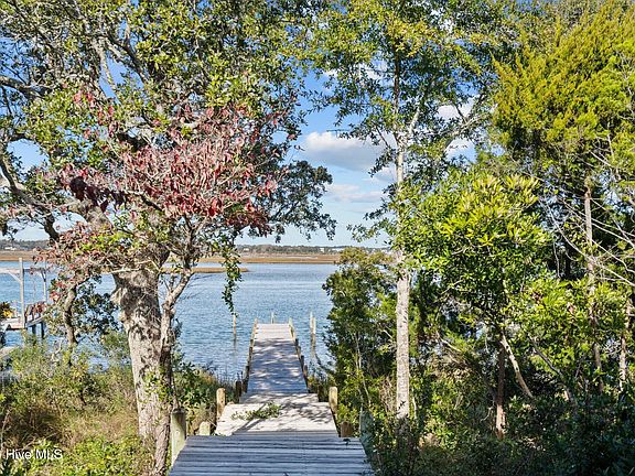 4th image of 452 N Anderson Boulevard