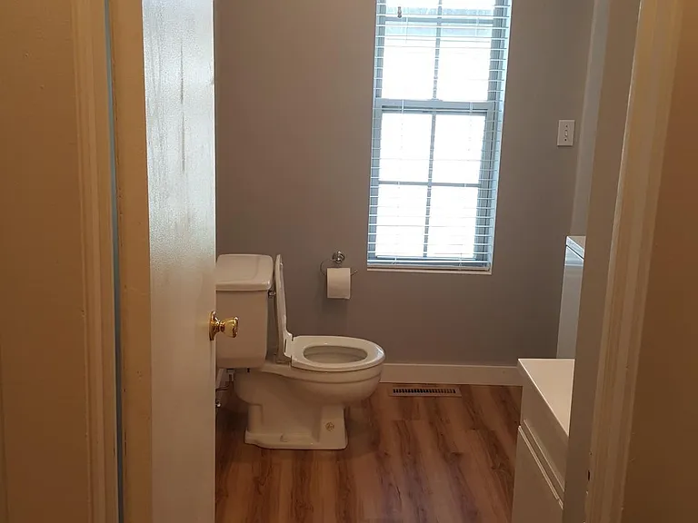 Lower Full Bathroom