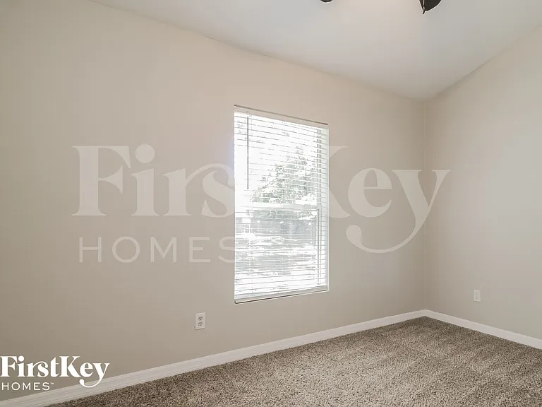 404 McGee St — Photo 10
