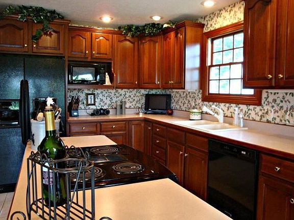 3rd image of 174 Barrington Village Dr