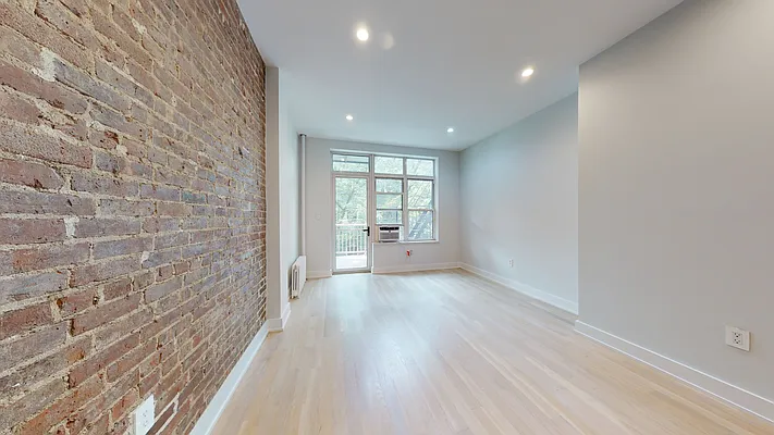 Rented by Bond New York | media 15