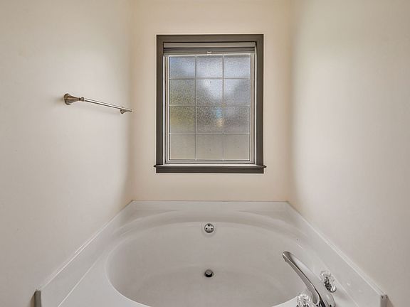 5th image of 159 Brookview Cir