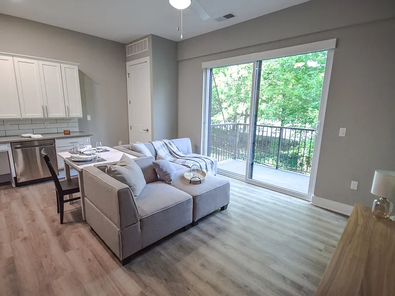Cedar Valley Luxury Apartments — Photo 19