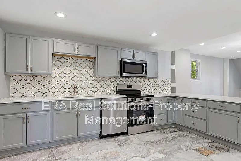 3 bed, 2.0 bath, 1724 sqft, $2,500 — Photo 4