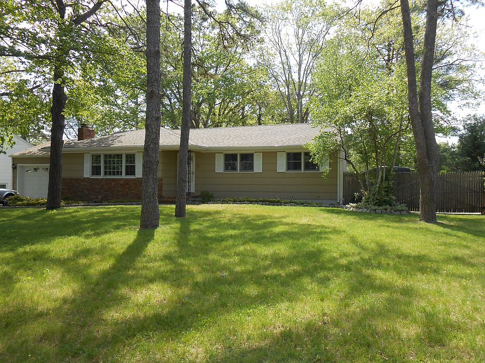 1st image of 31 Williamsburg Dr