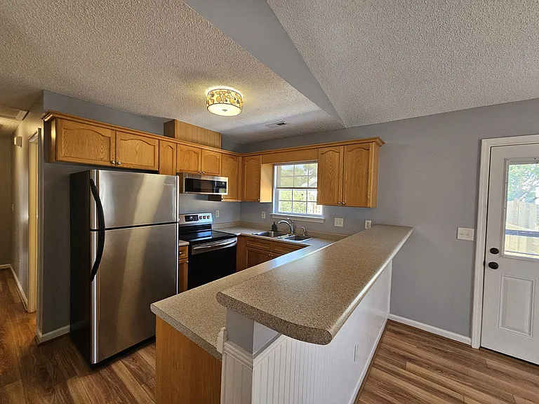 417 Brecknock Ct — Photo 4