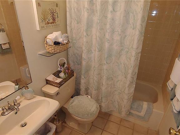 4th image of 1005 SE 40th St