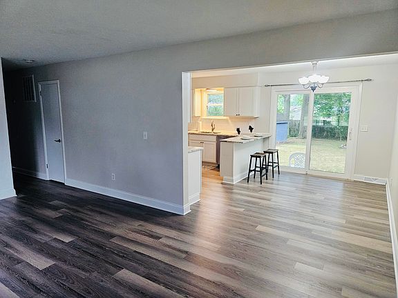 3rd image of 7629 Goldenrod Dr