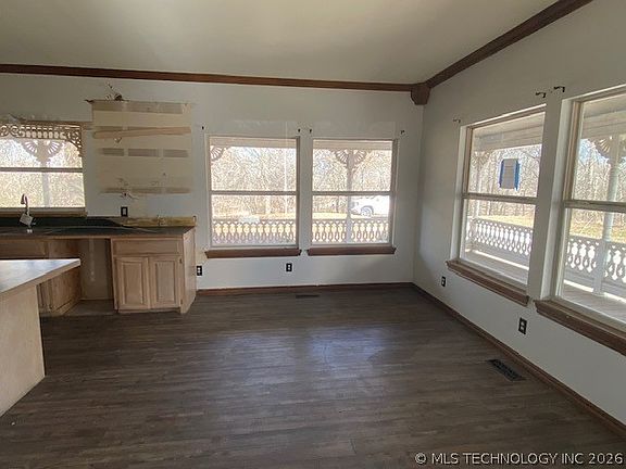 4th image of 3510 S Country Club Rd