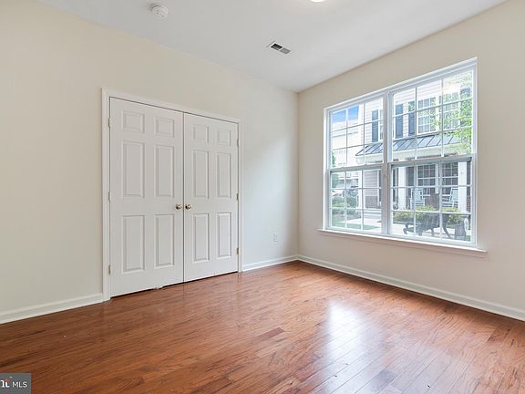 4th image of 1392 Parish Ave