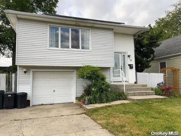 37 Walbridge Avenue, Babylon, NY 11702