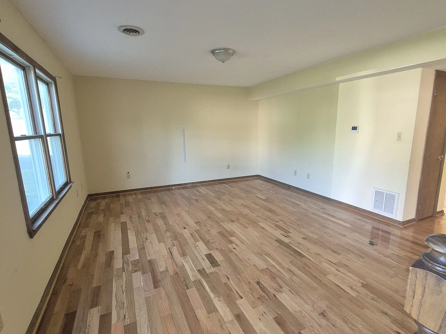 3 bed, 1.5 bath, 1230 sqft, $1,295 — Photo 3