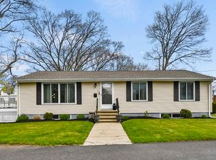 1 Beach Ter, Woburn, MA 01801