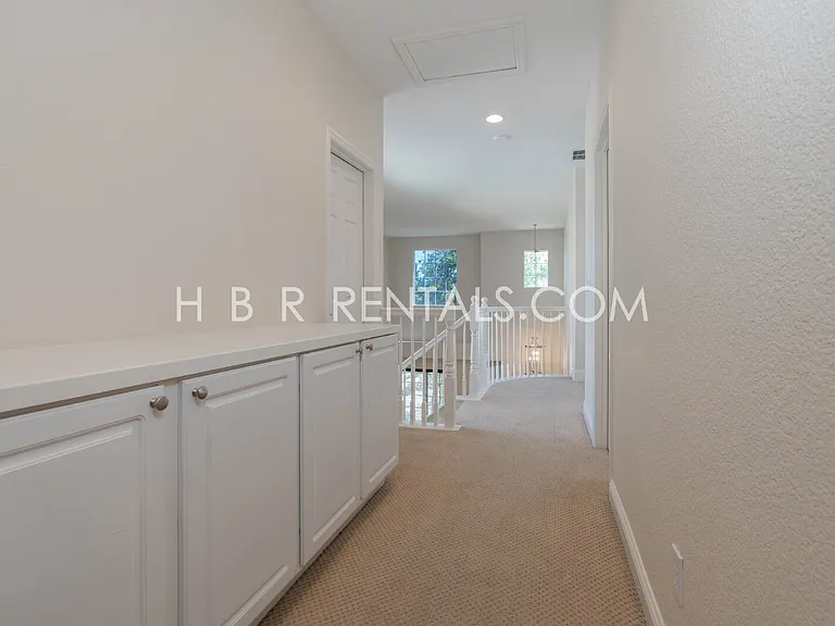 237 E Legacy Dr — Photo 33