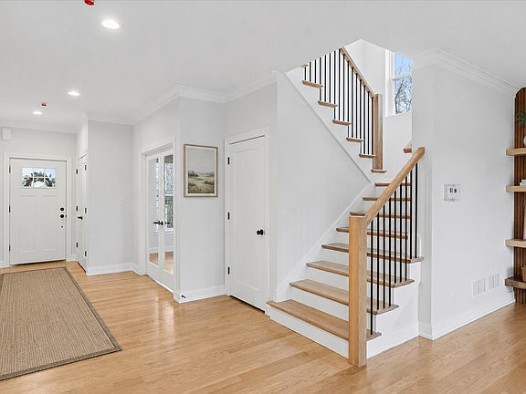 3rd image of 10832 Massasoit Ave