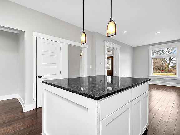 3rd image of 225 Taylor Ave