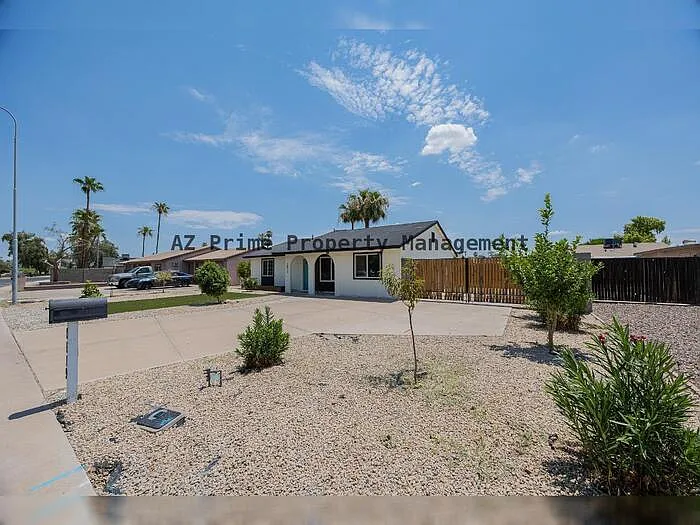 2519 W Vineyard Rd — Photo 3