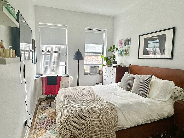 235 E 4th St #5F — Photo 3