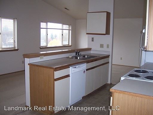 2nd image of 2224 Michigan St