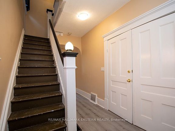 4th image of 466 Rubidge St