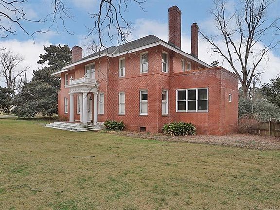 2nd image of 2901 Summerville Rd