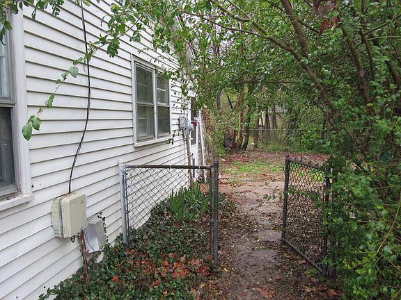 3rd image of 2517 Ogden Ave