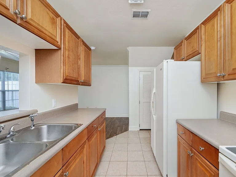 715 Majestic Dr — Photo 12