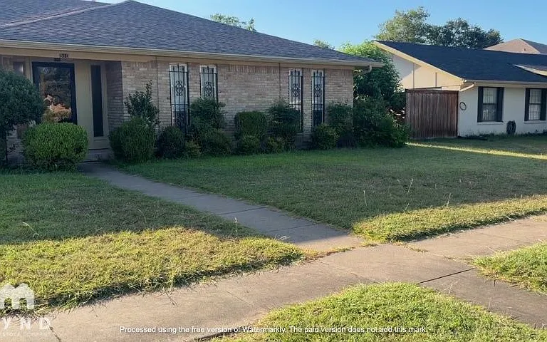 810 Bradfield Dr — Photo 1