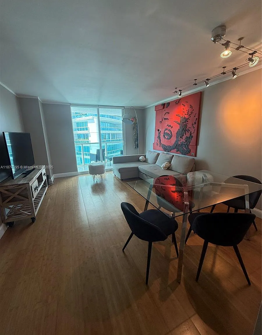 Skyline On Brickell Condo — Photo 1